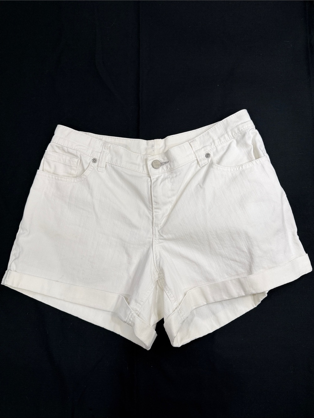 NEW YORK & COMPANY WHITE DENIM 1% SPANDEX CUFFED JEAN SHORTS 4” INSEAM SIZE 8